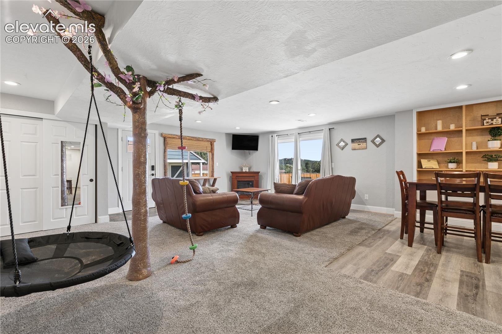 Listing photo 33 for 703 Platt Lane