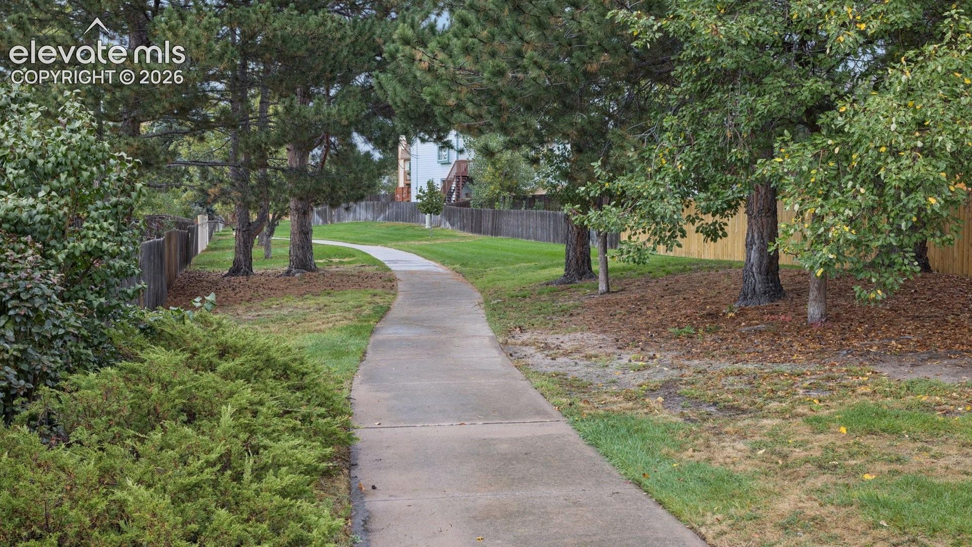 Listing photo 26 for 8335 Ilex Drive