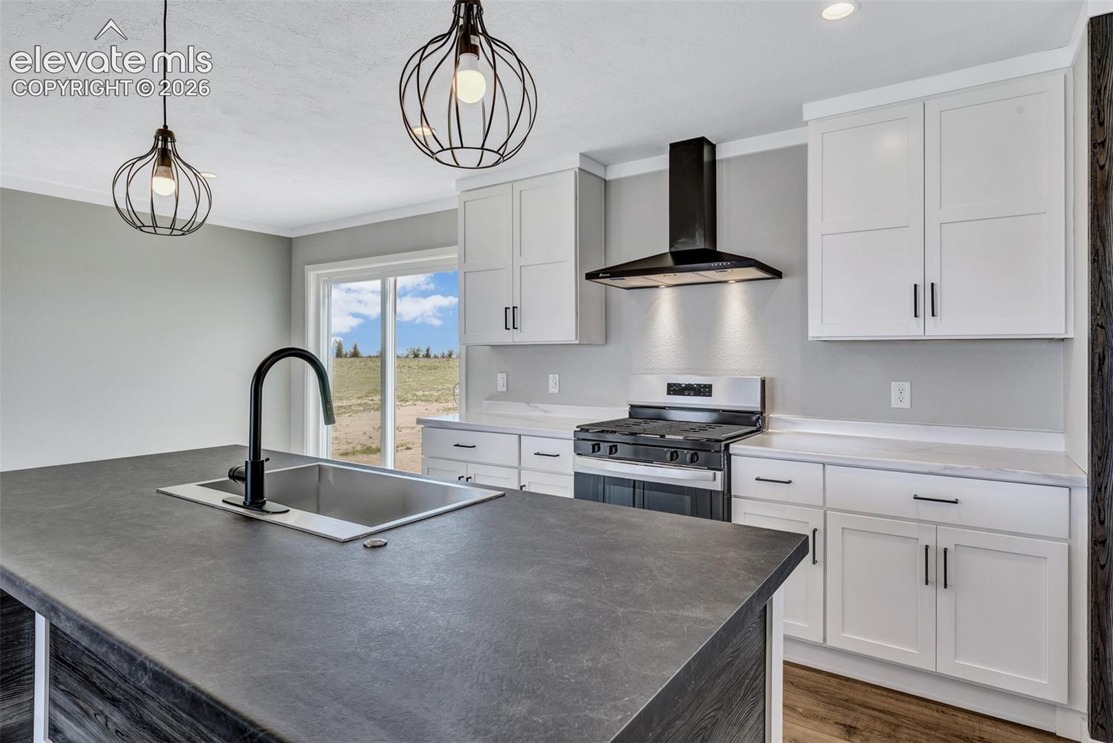 Listing photo 6 for 930 Awesome View