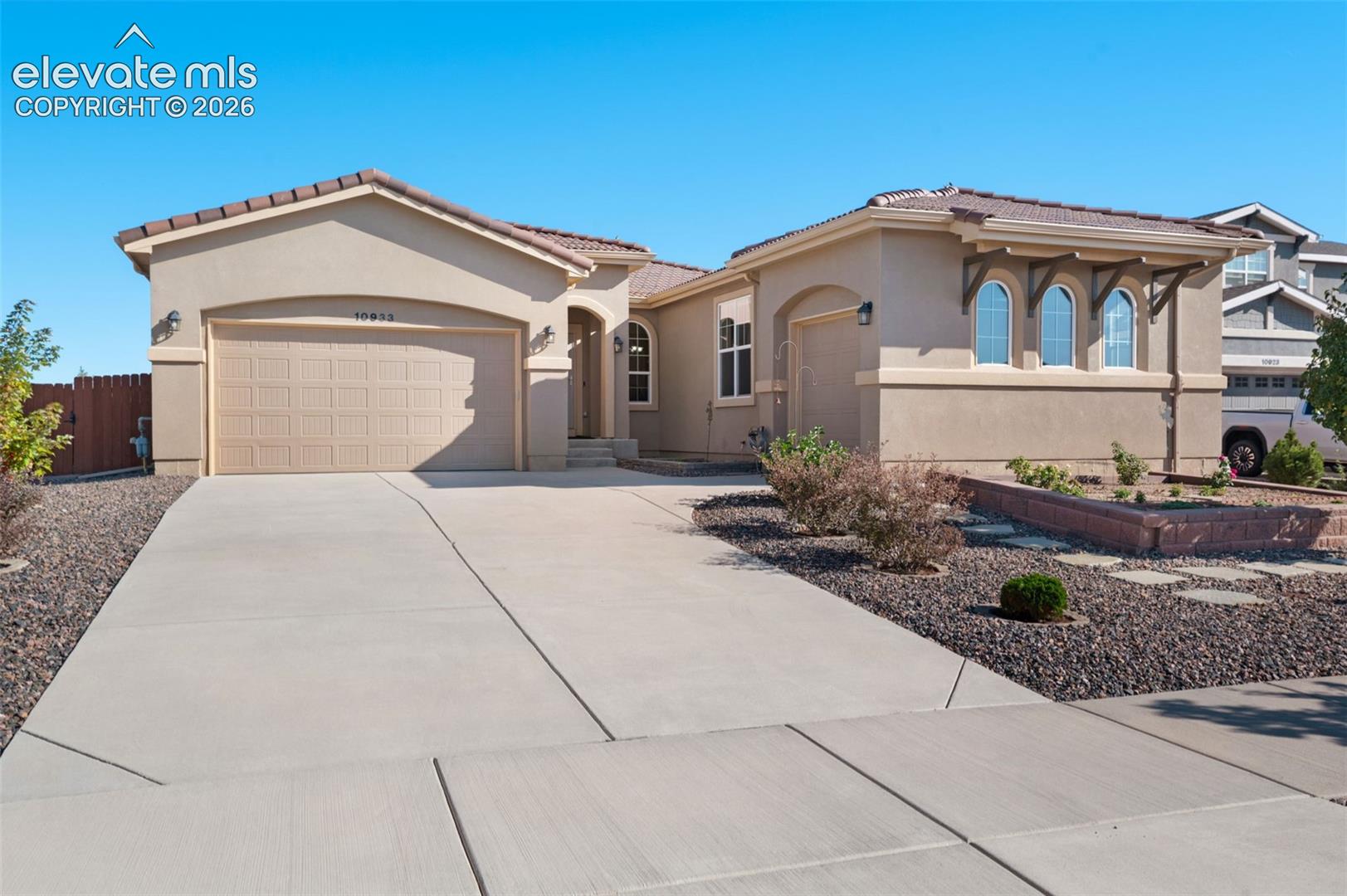 Listing photo 2 for 10933 Checo Way