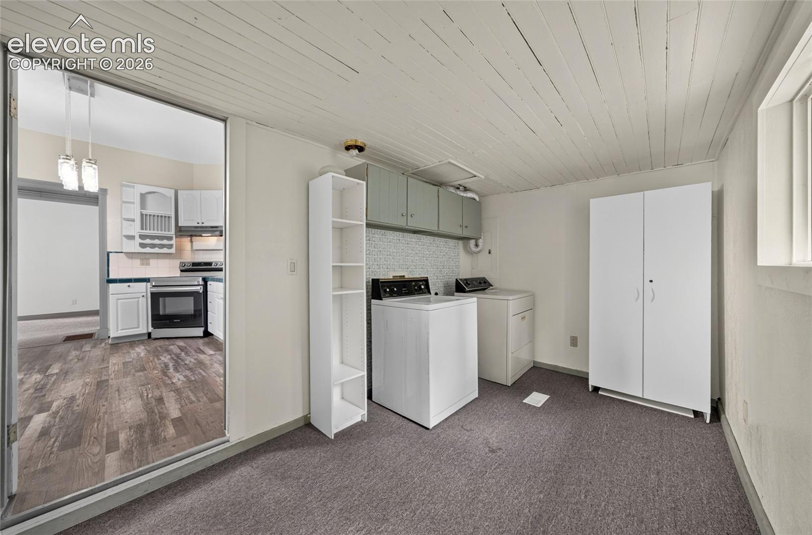Listing photo 15 for 121 W Missouri Avenue