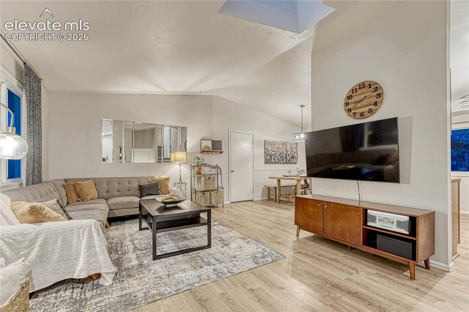 2045 Heathercrest Drive, photo 5