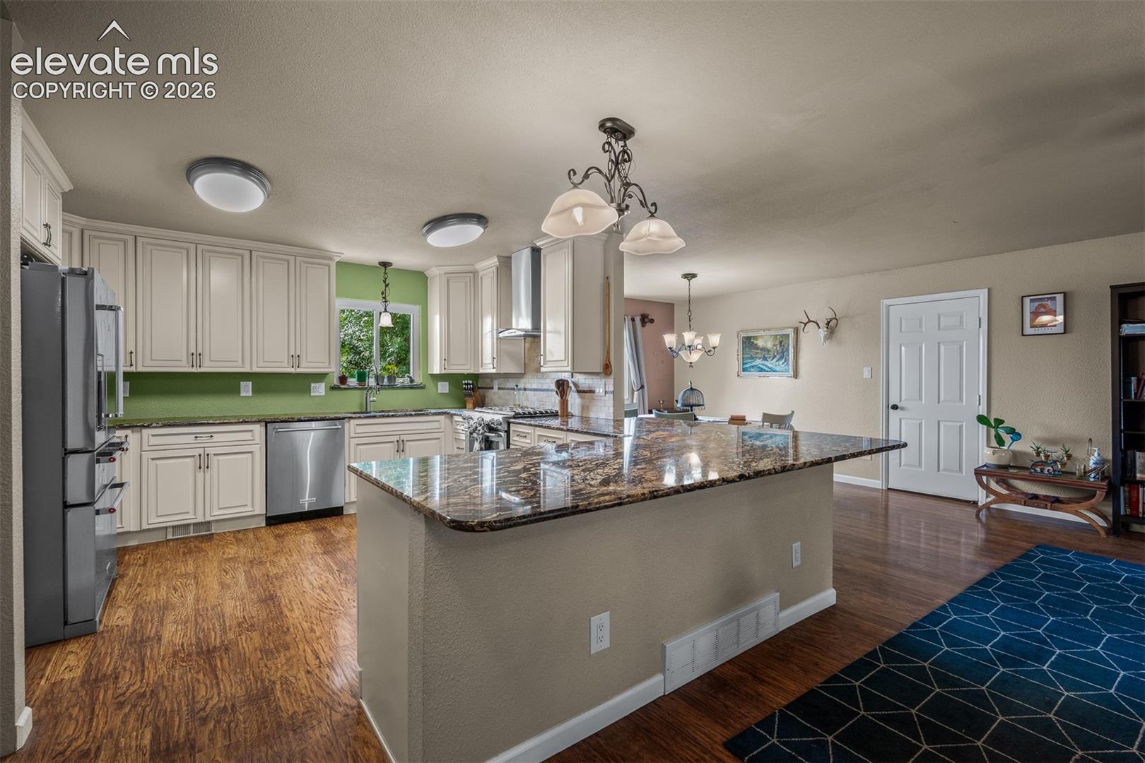 Listing photo 8 for 5119 Constitution Avenue