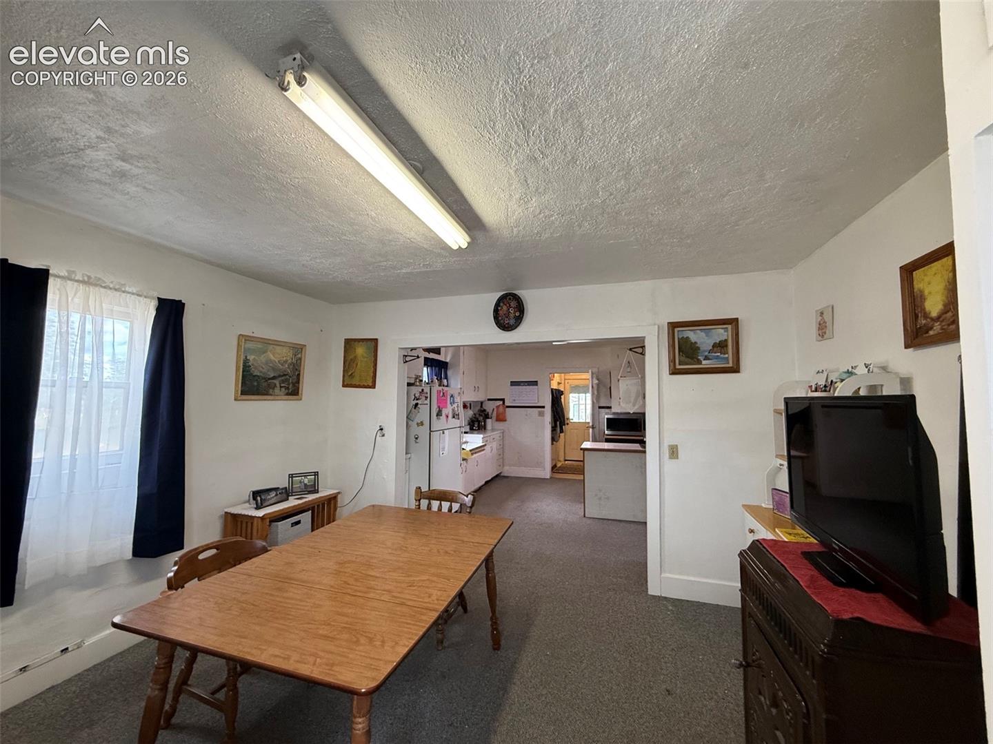Listing photo 6 for 21064 Kelly Street