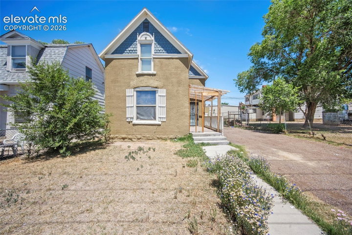 605 W 8th Street — listing photo