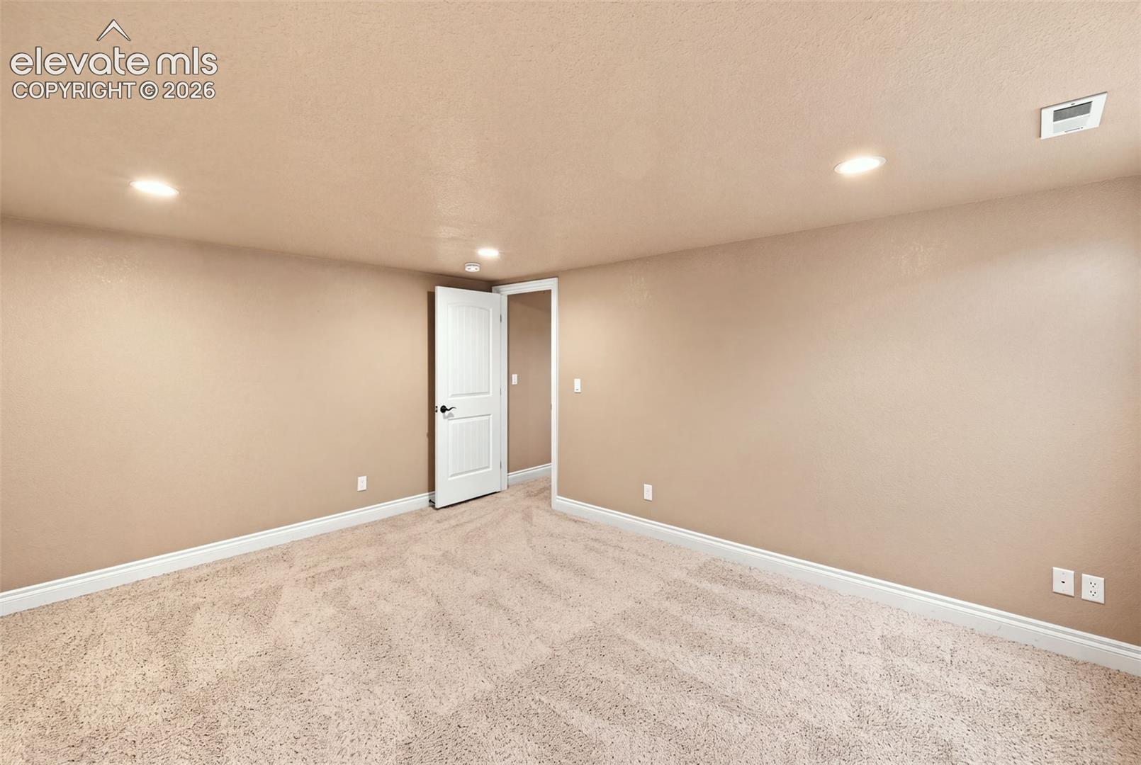 Listing photo 37 for 17796 Mining Way