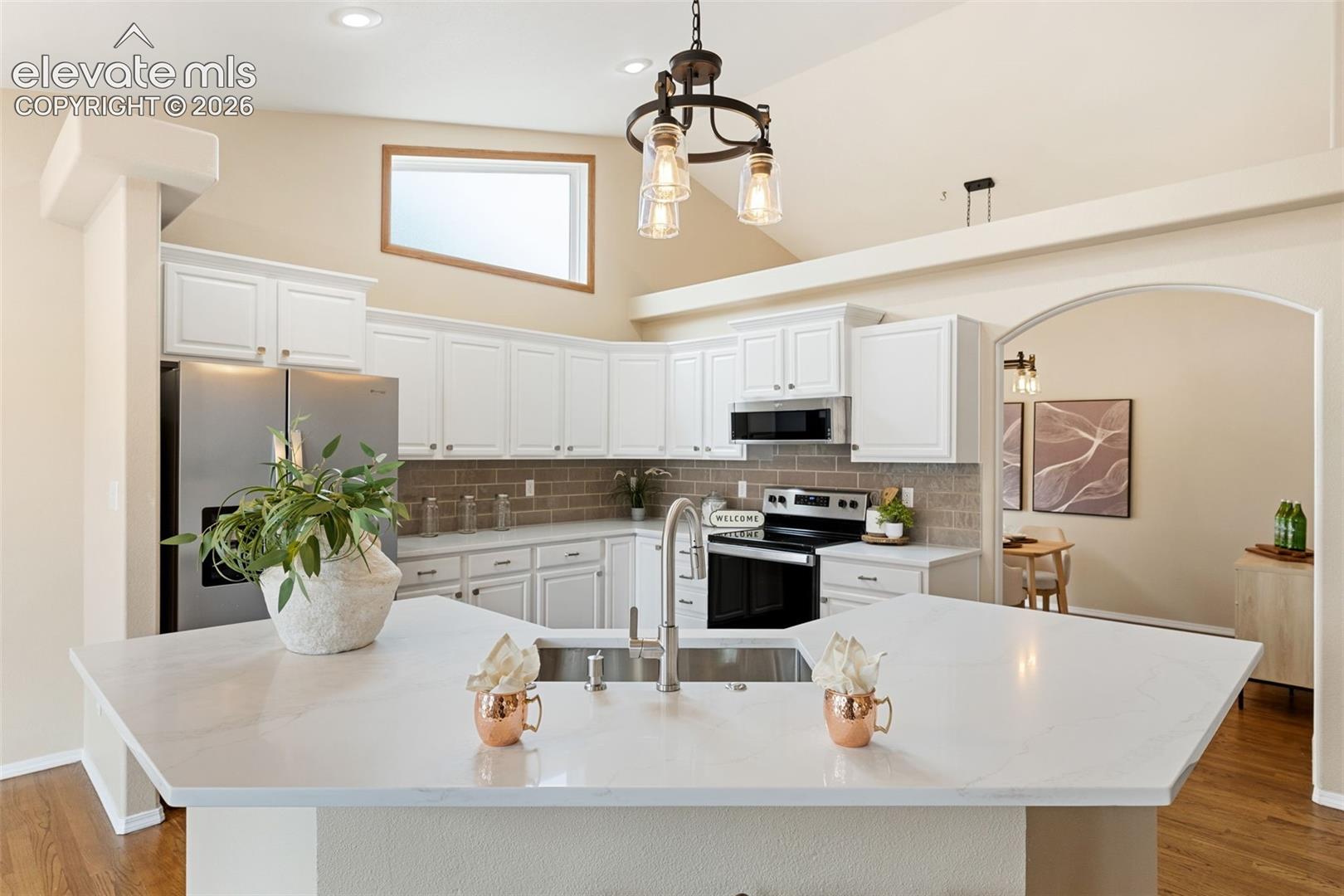 Listing photo 7 for 6689 Showhorse Court