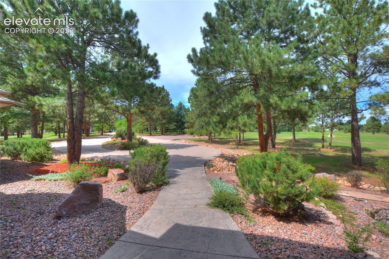 Listing photo 5 for 19315 Bardsley Place