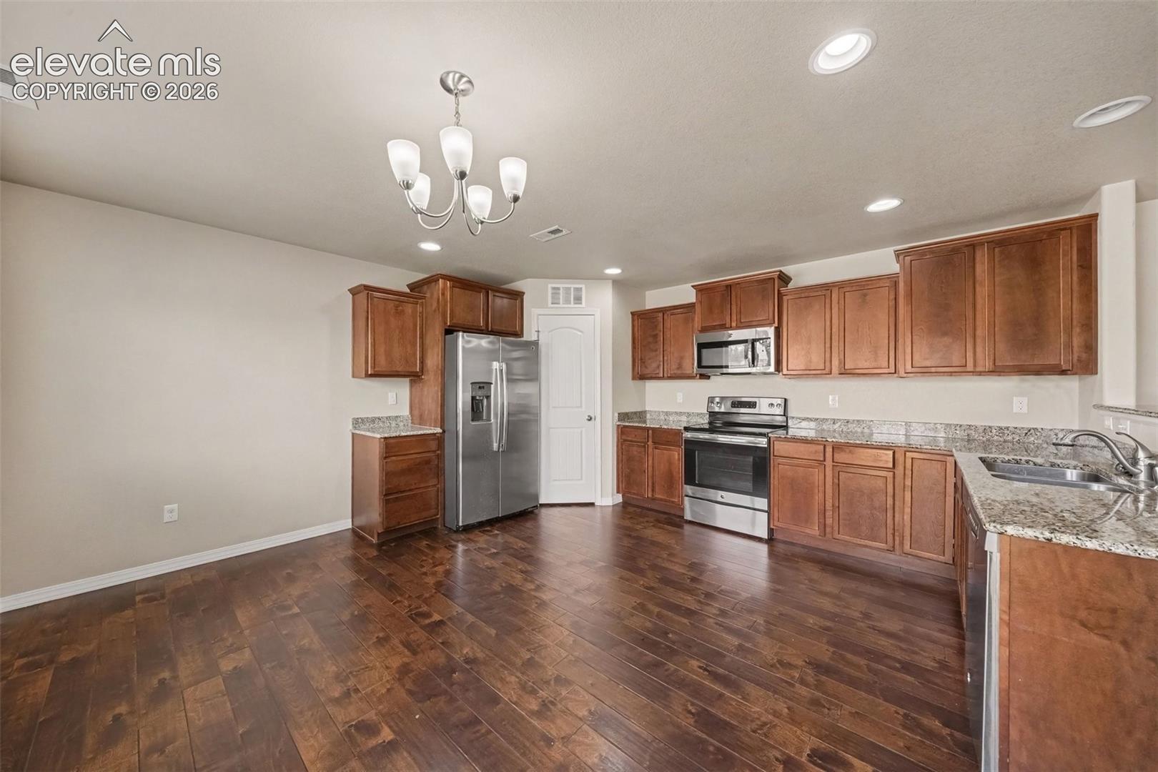 Listing photo 8 for 7444 Primavera Lane