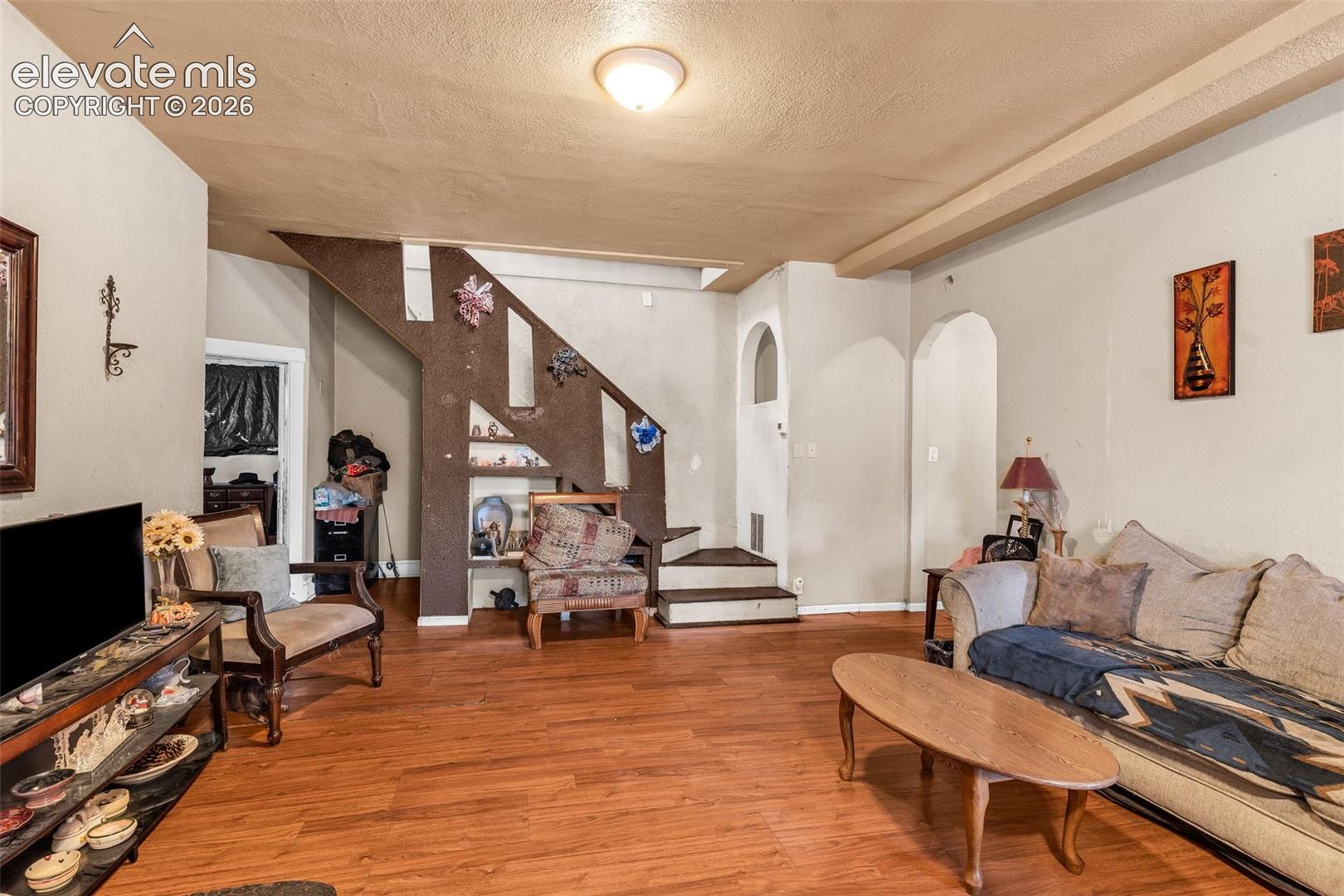 Listing photo 5 for 1008 E 8th Street
