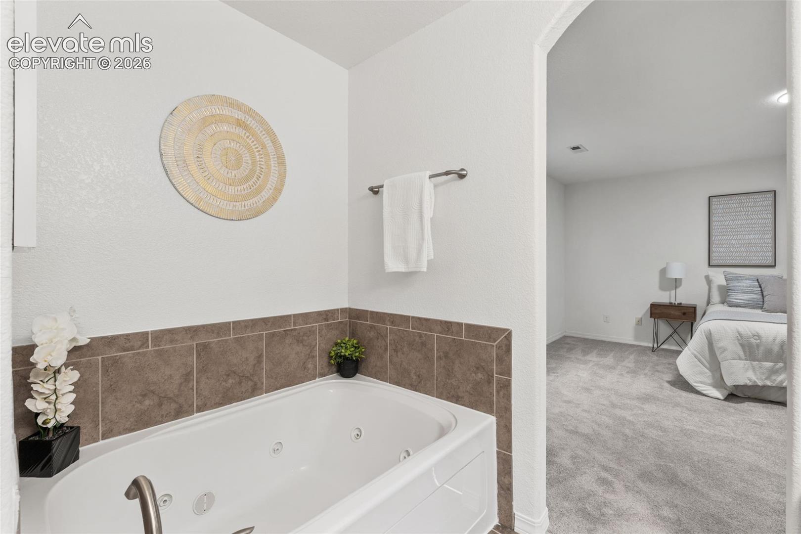 Listing photo 32 for 421 Autumn Place