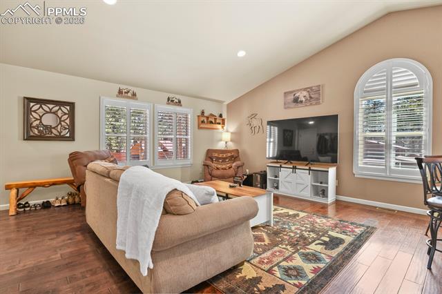 Listing photo 4 for 600 Spruce Street