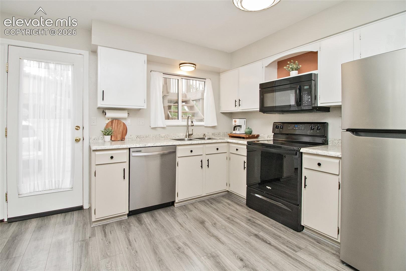 Listing photo 14 for 4755 Picturesque Drive