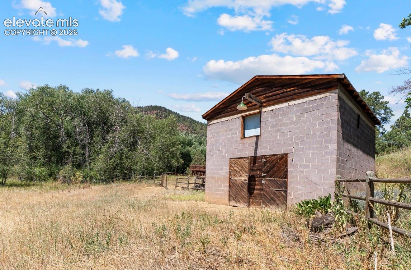 Listing photo 37 for 222 Clio Avenue
