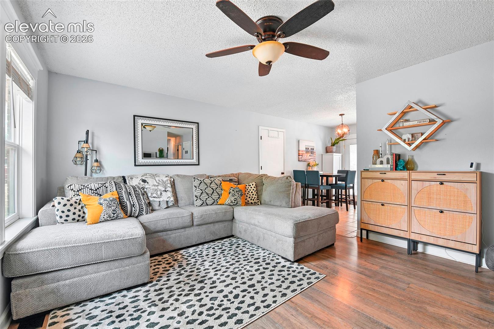 Listing photo 4 for 6830 Parkridge Court