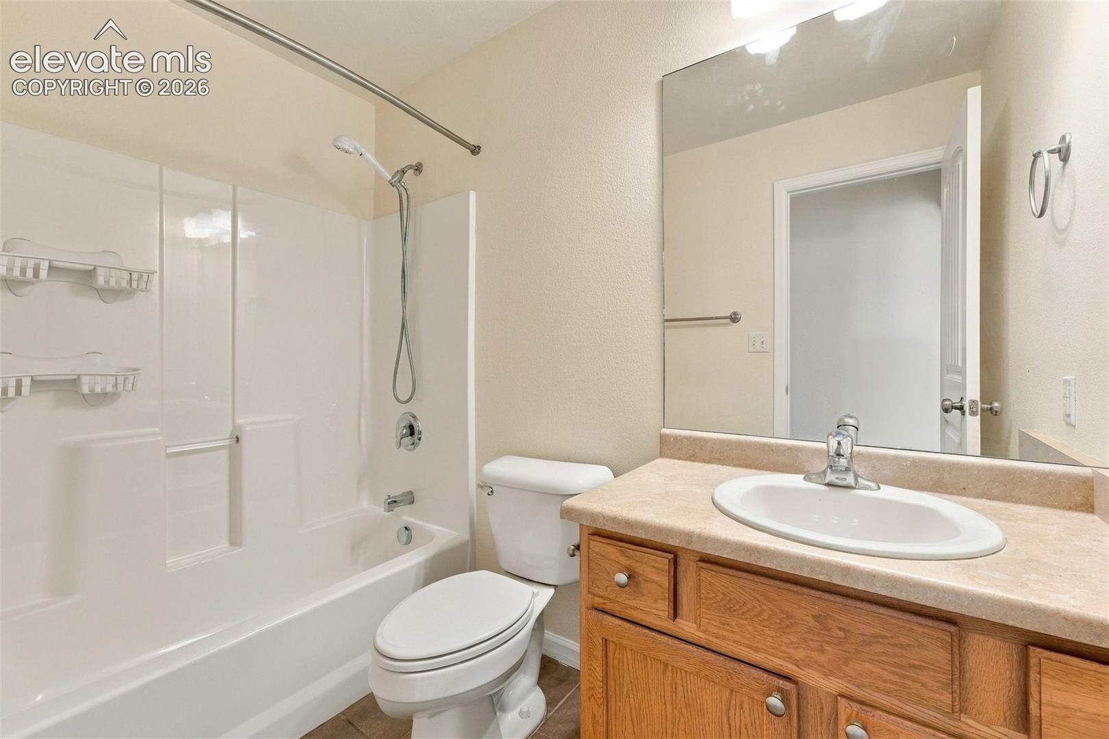 Listing photo 6 for 1385 N Challenger Drive