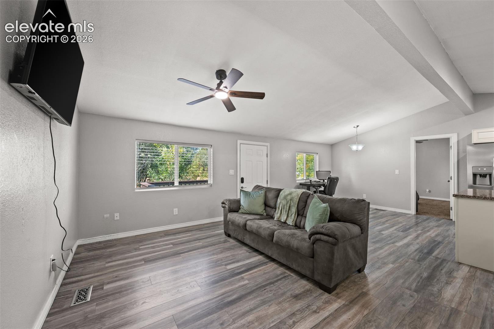 Listing photo 7 for 311 Comanche Village Drive