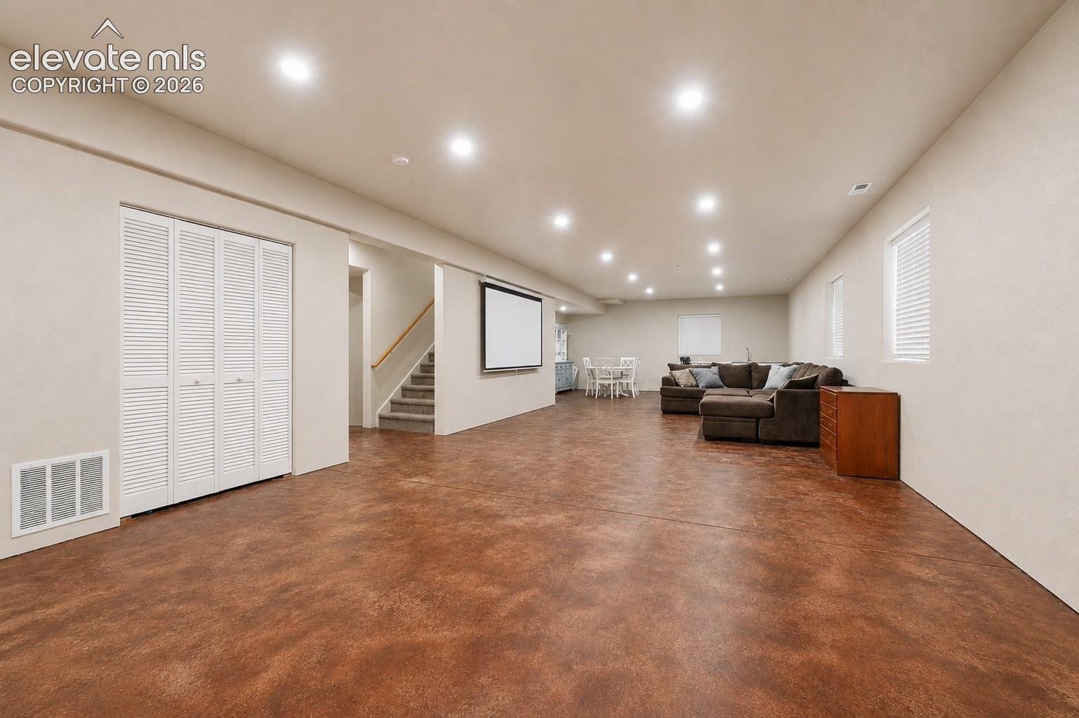 Listing photo 34 for 10813 White Sands Court