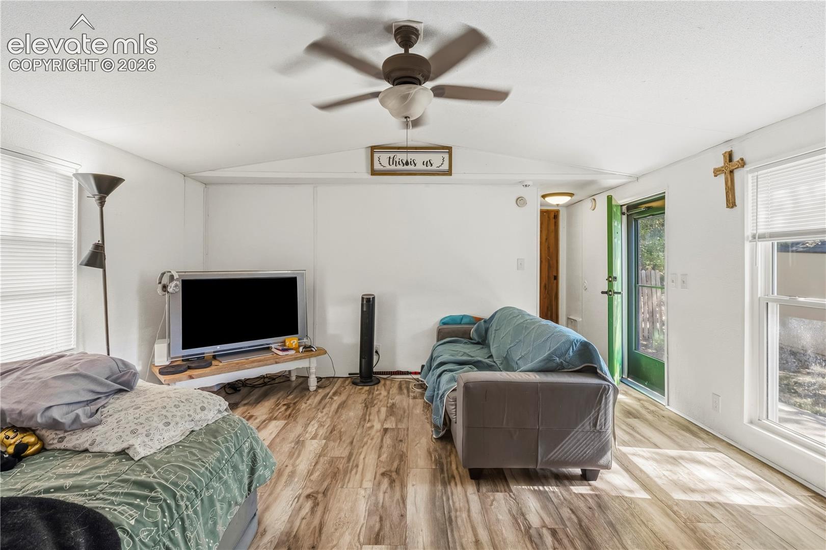 Listing photo 5 for 114 Mojave Way