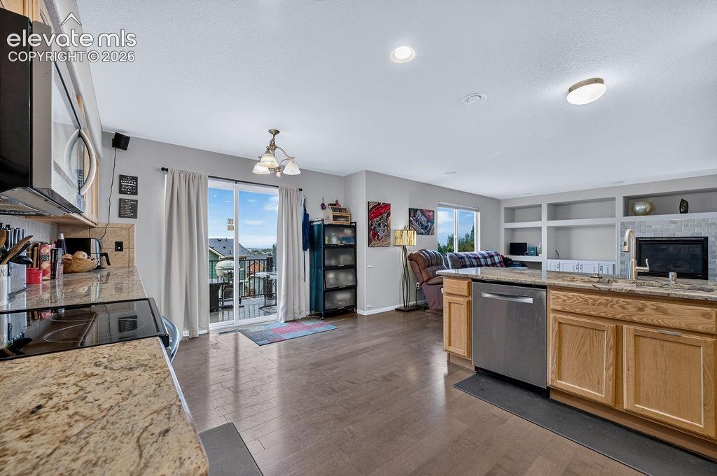 Listing photo 8 for 7239 Gardenstone Drive