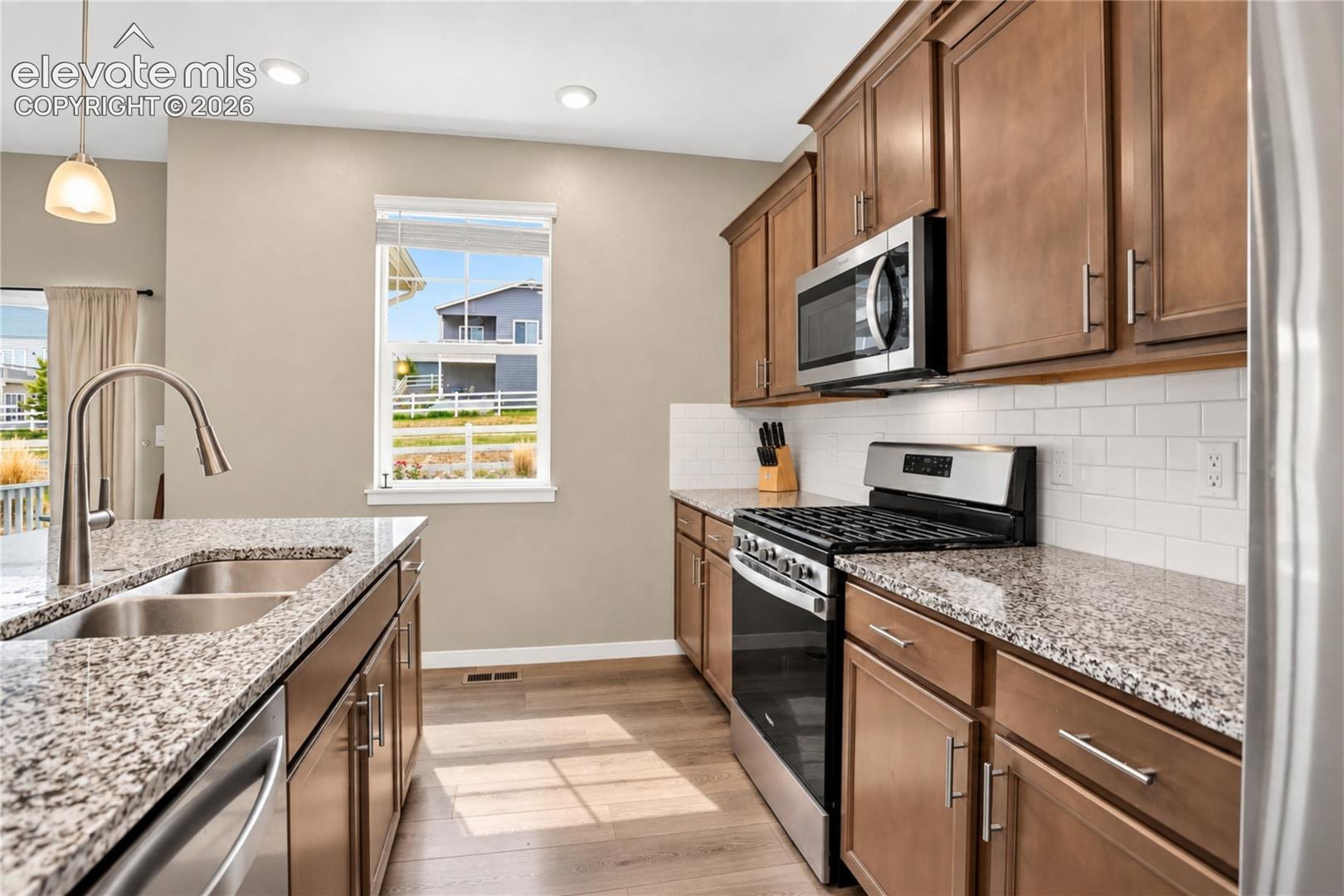 Listing photo 8 for 2051 Rosette Lane