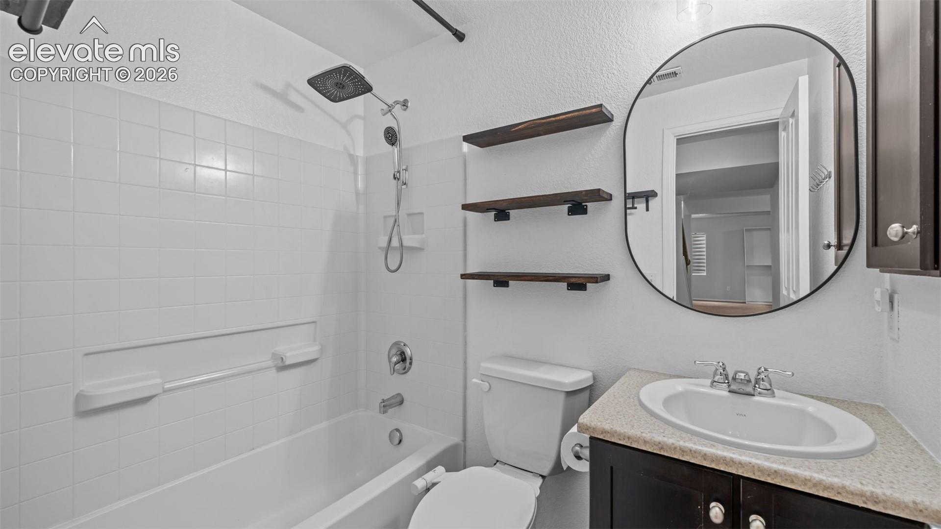 Listing photo 31 for 8068 Hollygrape Lane