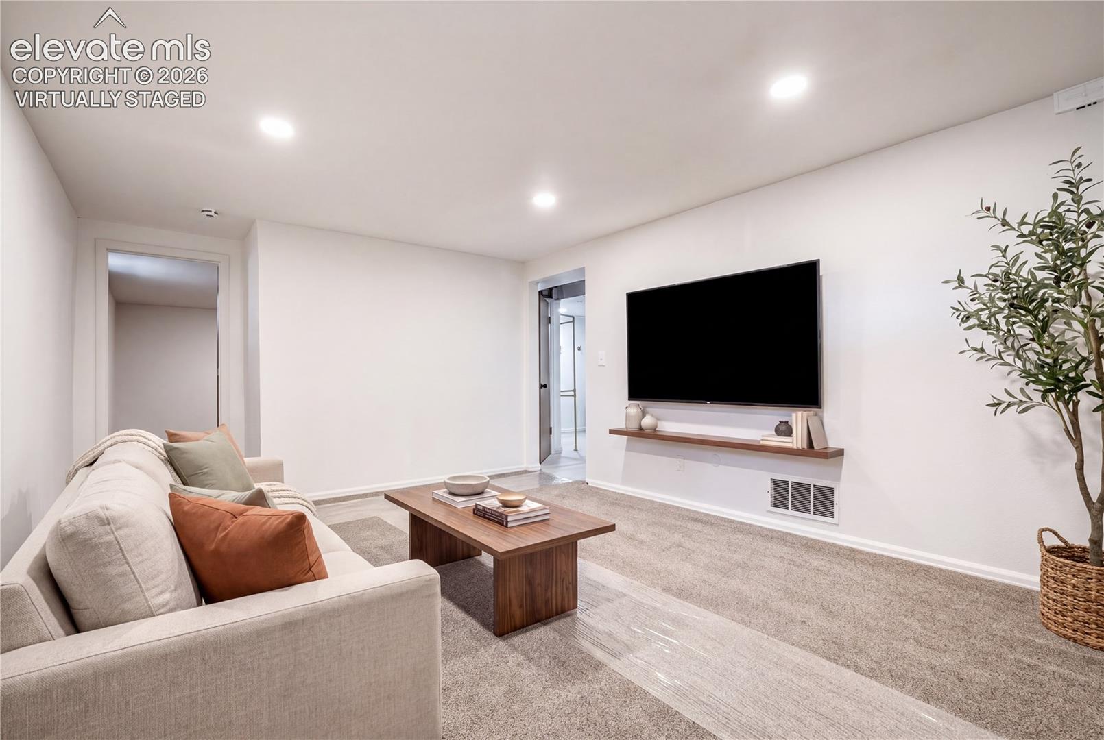 Listing photo 28 for 609 Crestridge Avenue