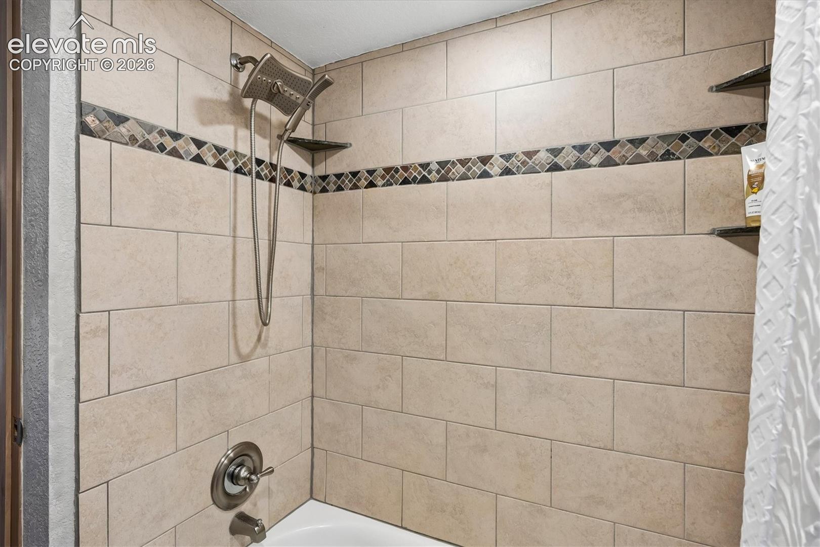 Listing photo 34 for 2464 W Wolfensberger Road