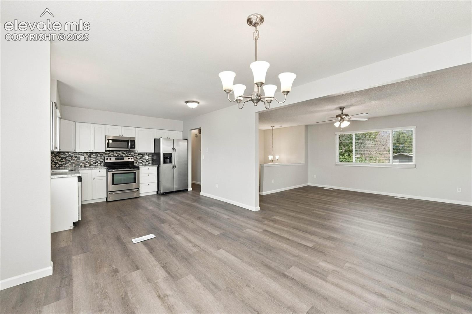 Listing photo 4 for 4937 Dewar Drive