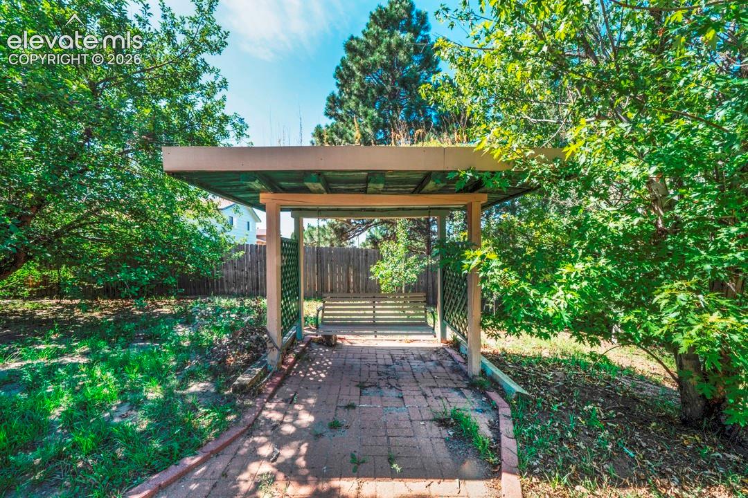 Listing photo 3 for 2236 Vintage Drive