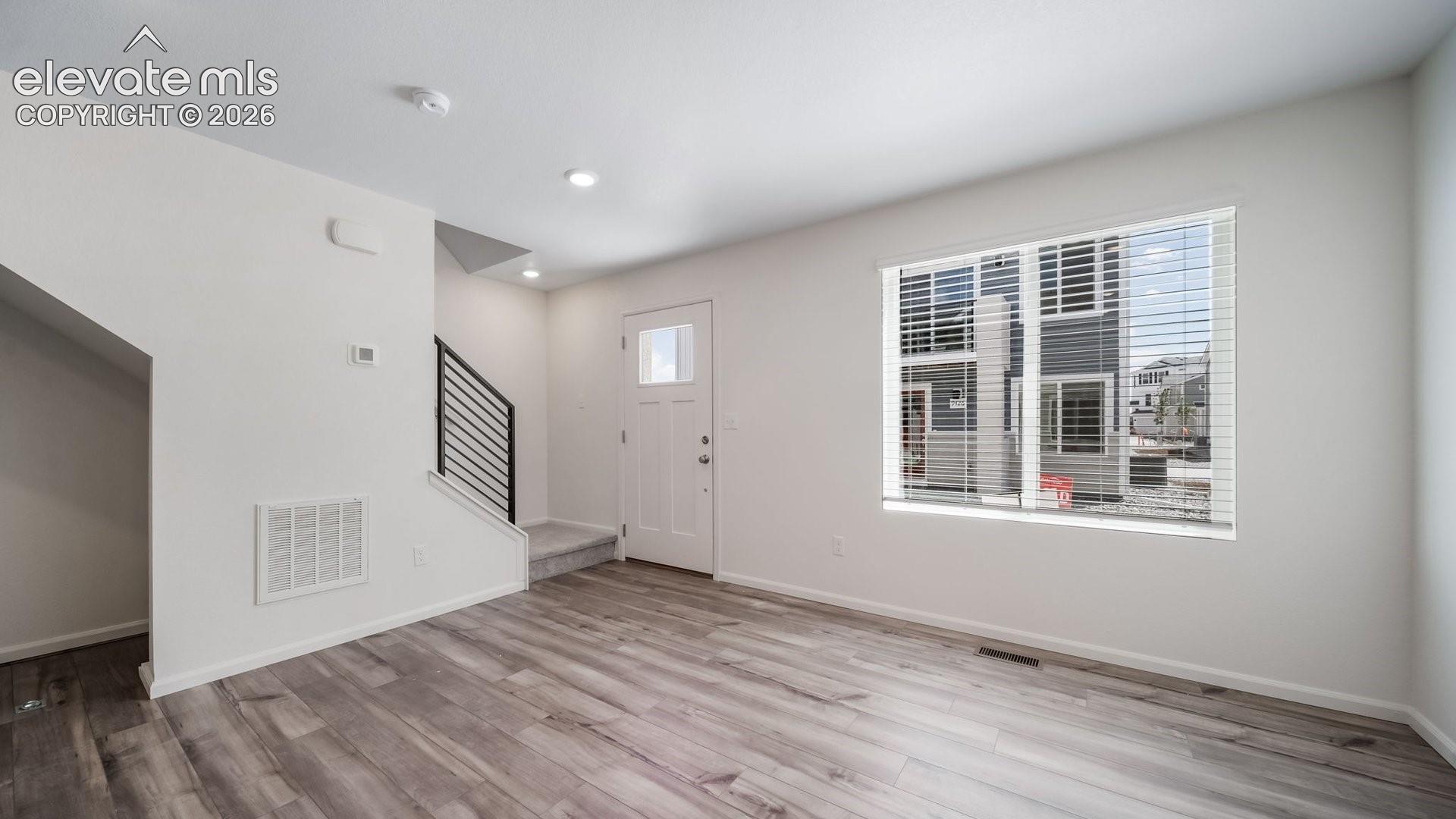 Listing photo 15 for 5664 Bowerman Lane