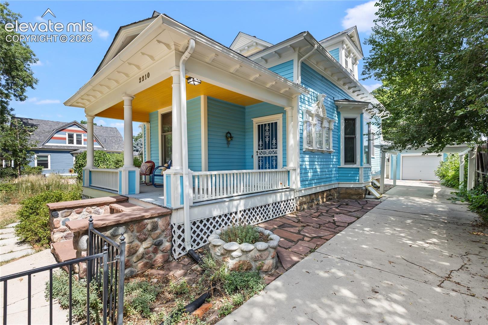 Listing photo 5 for 2210 W Kiowa Street