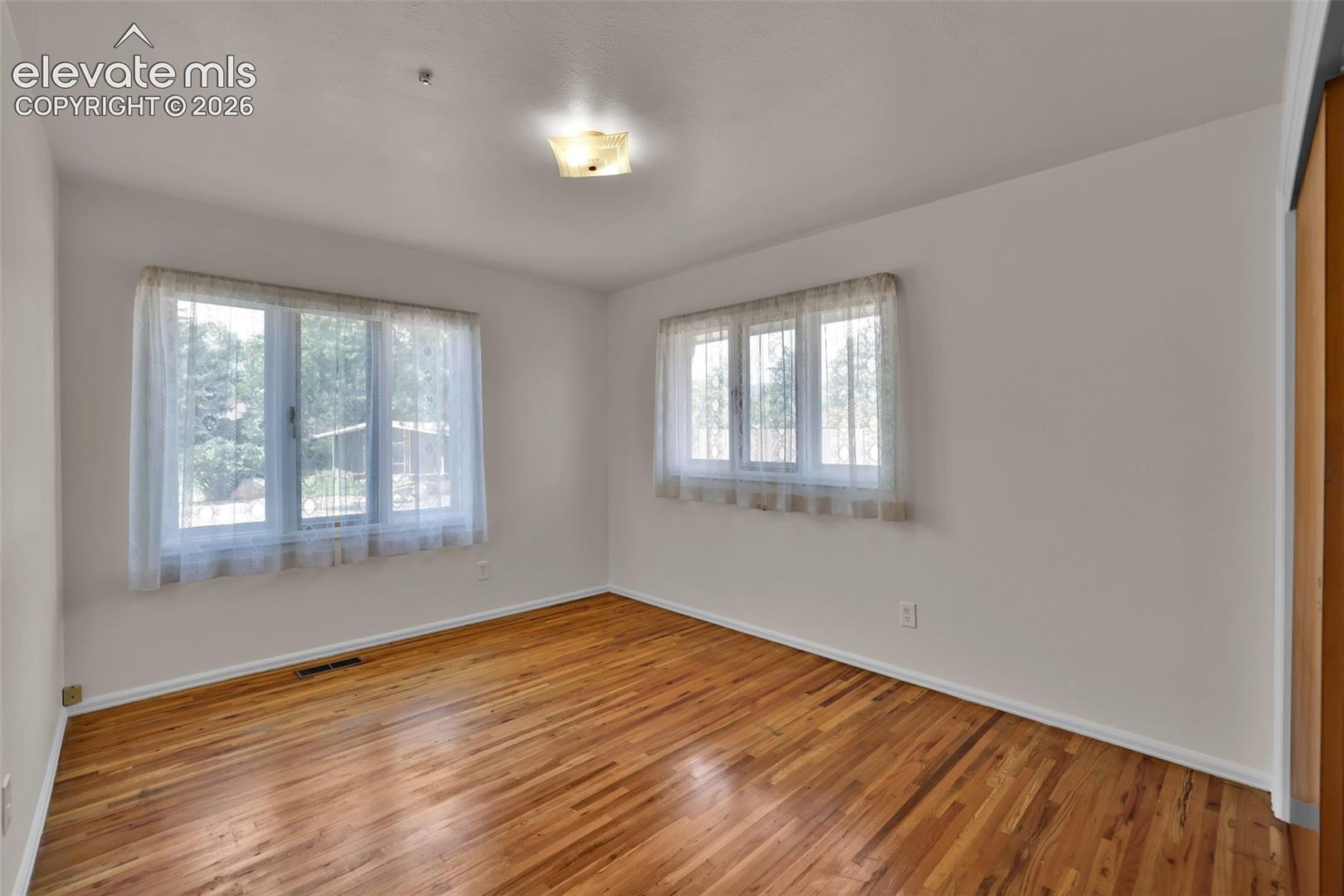 Listing photo 16 for 223 Crystal Hills Boulevard