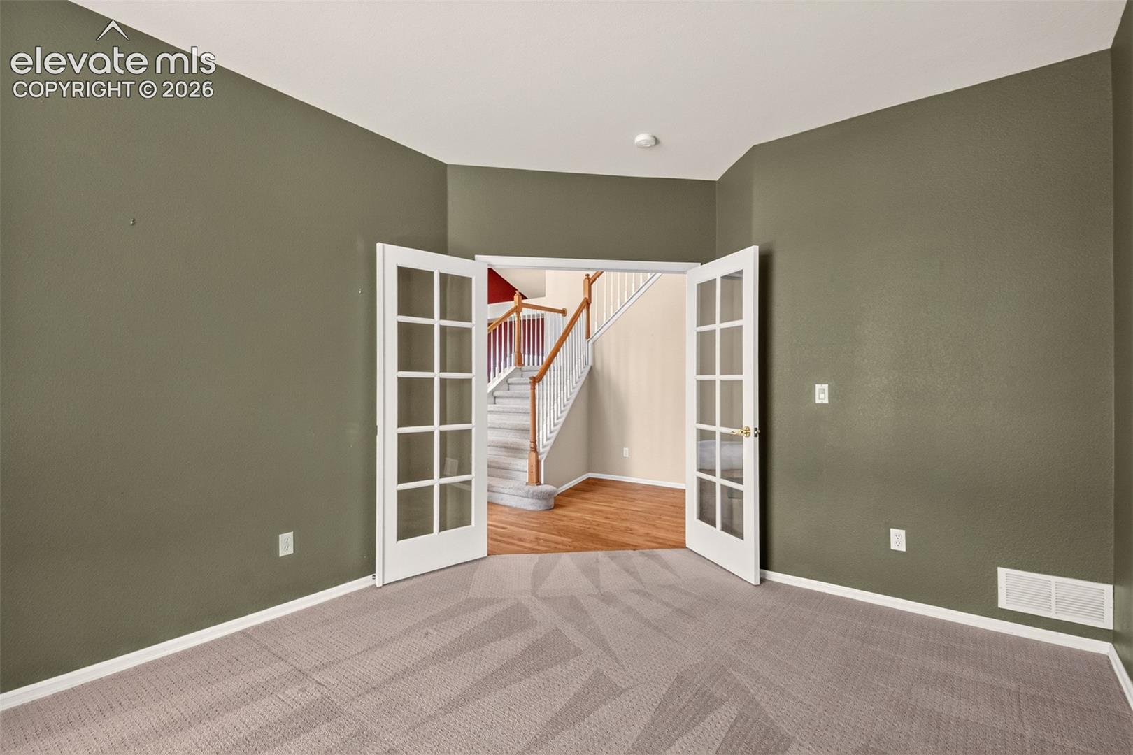 Listing photo 14 for 387 Fox Run Circle