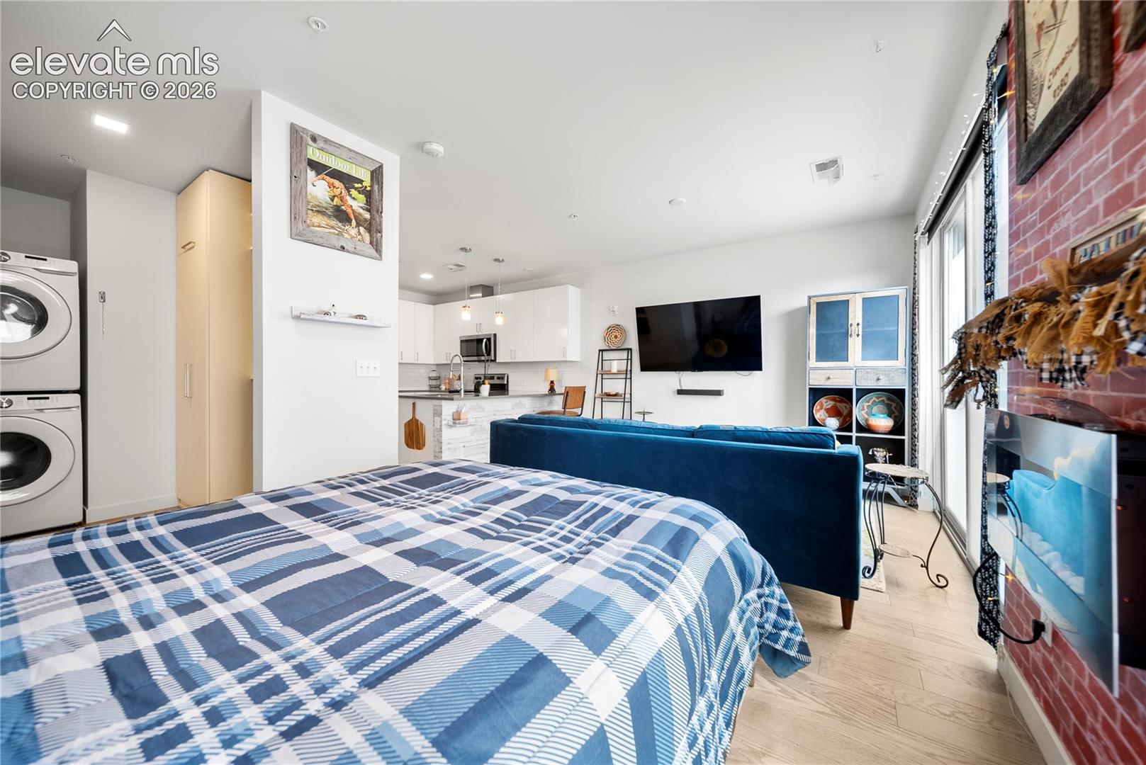 Listing photo 8 for 1898 S Bannock Street 202