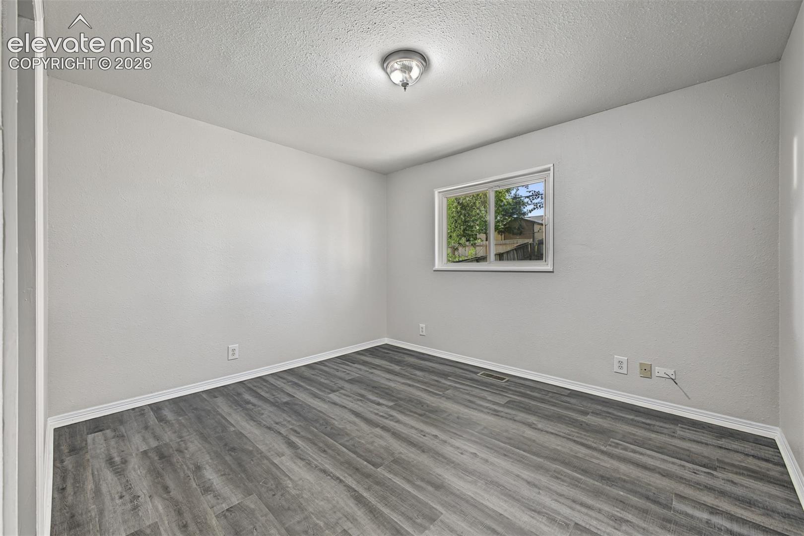 Listing photo 17 for 1612 Widefield Drive