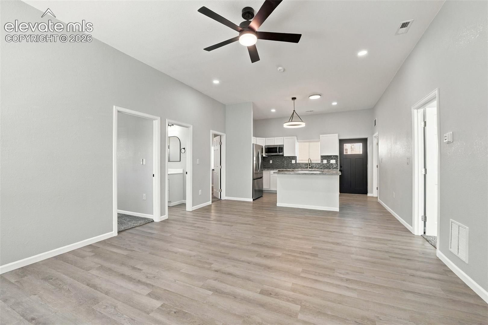 Listing photo 2 for 2200 Lewis Avenue