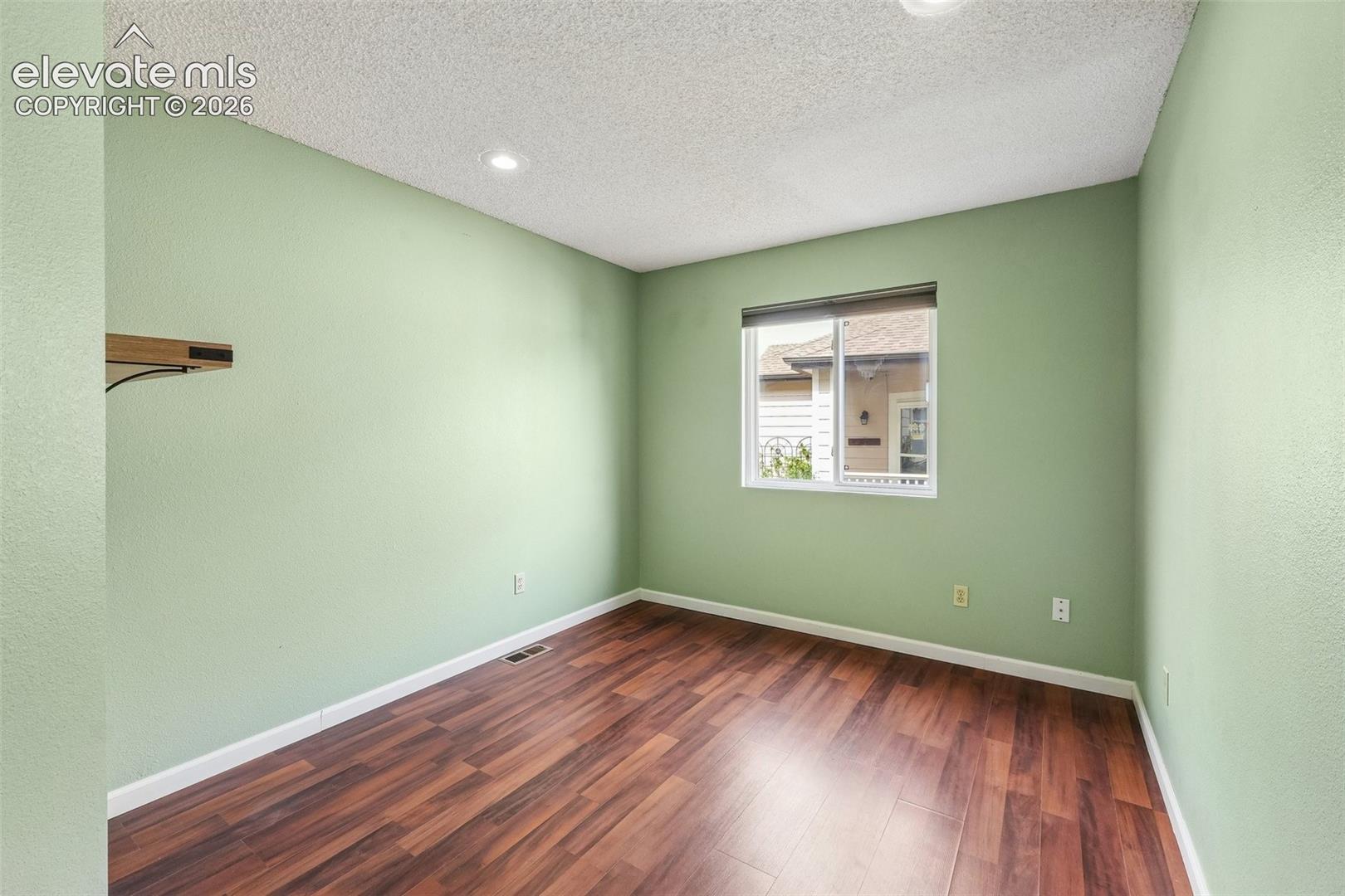 Listing photo 13 for 6065 Fescue Drive