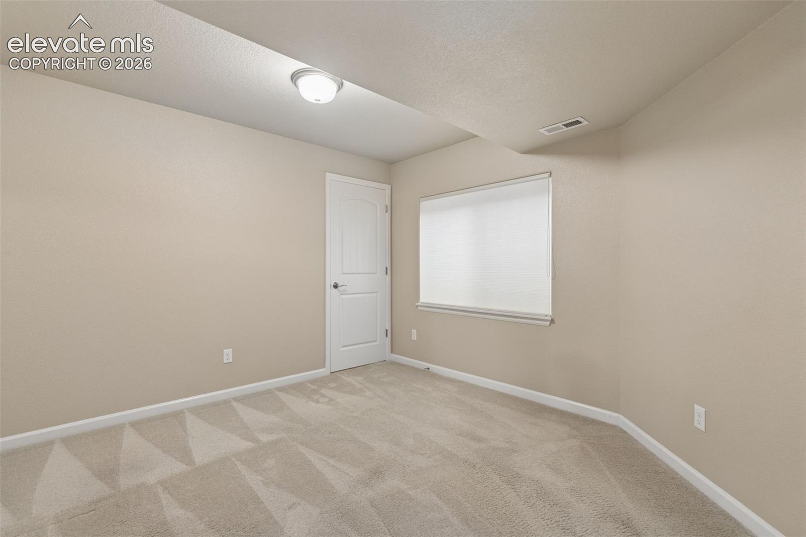 Listing photo 27 for 8042 Potentilla Grove