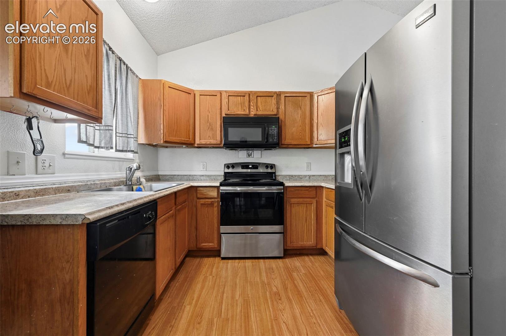 Listing photo 7 for 6382 Zermatt Drive