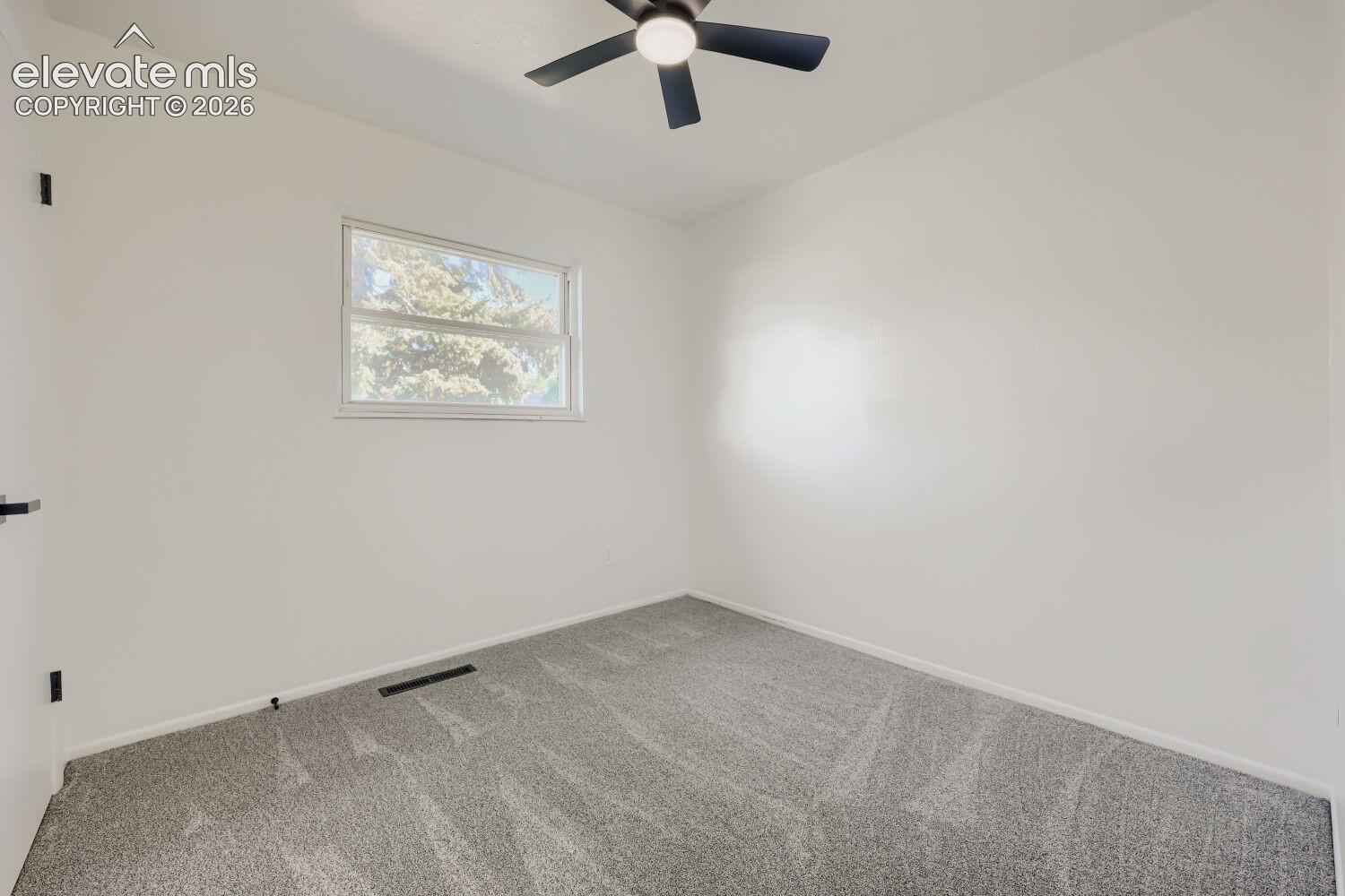 Listing photo 14 for 3665 Dogwood Drive