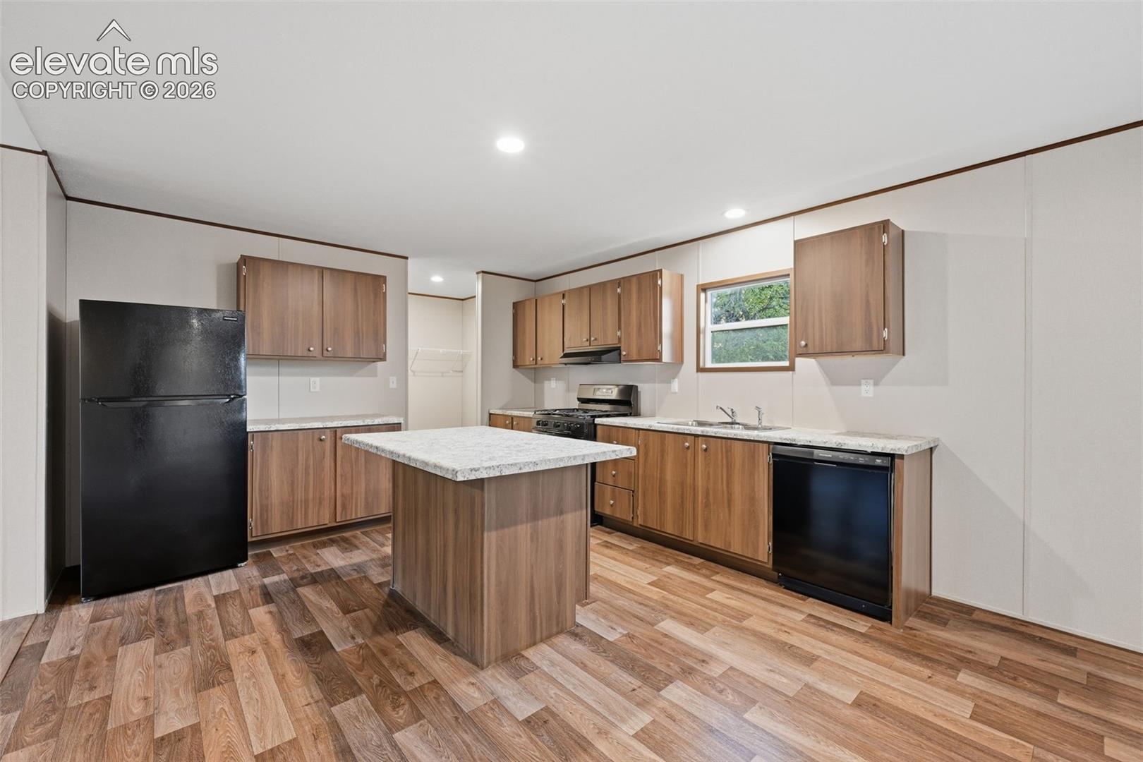 Listing photo 13 for 281 E Stewart Drive