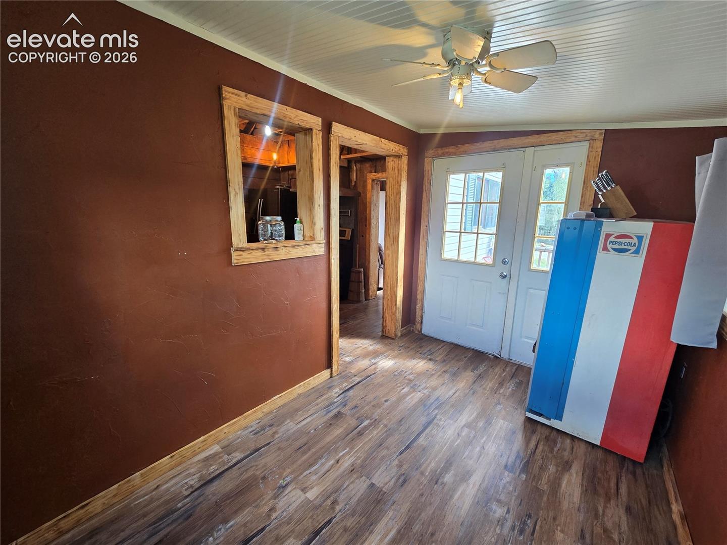 Listing photo 7 for 207 W Eaton Avenue