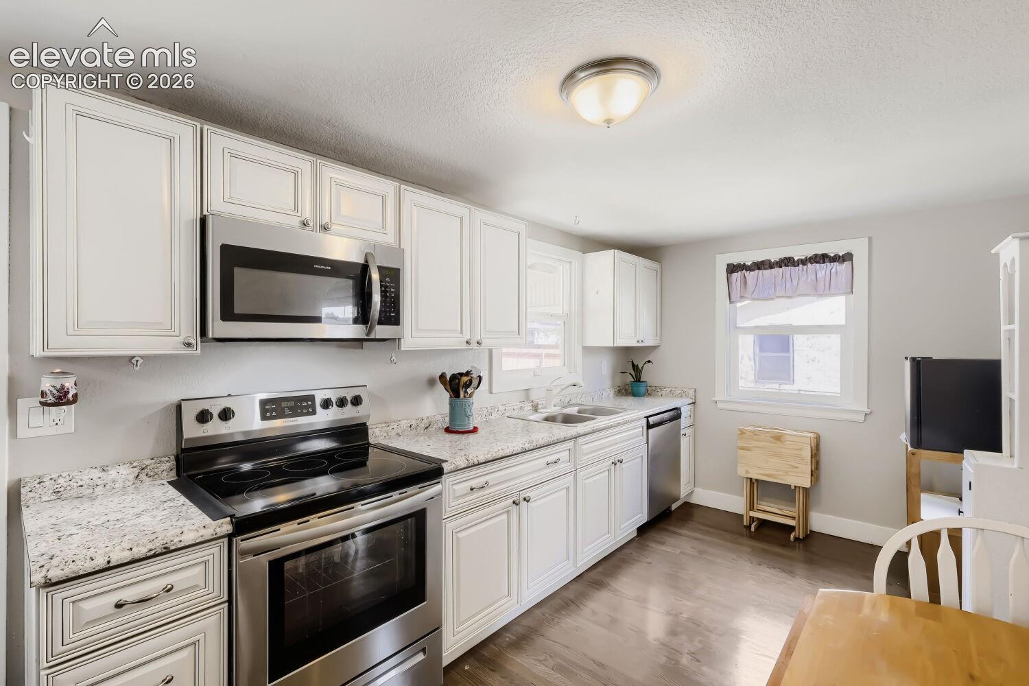 Listing photo 6 for 749 W Corona Avenue