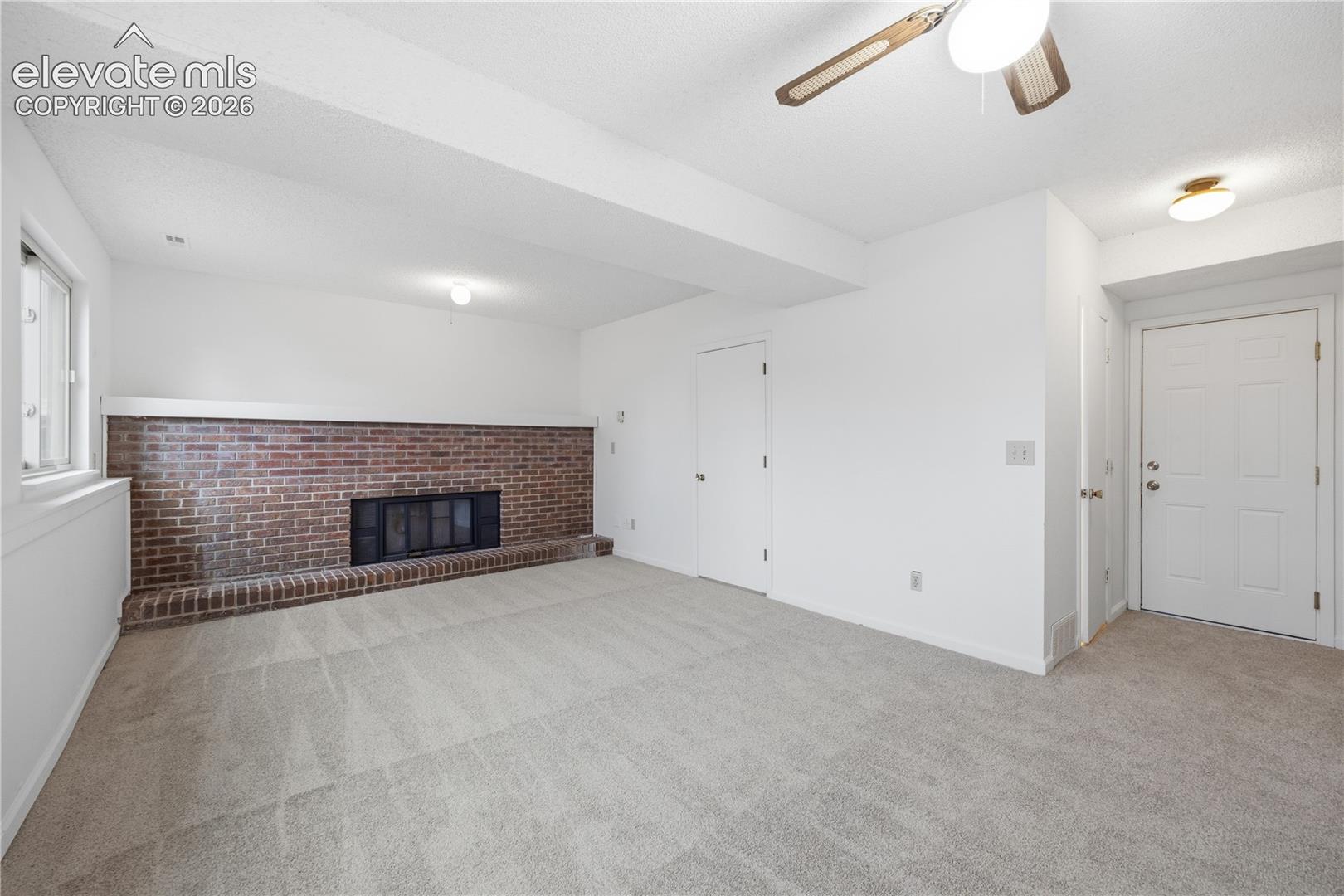 Listing photo 3 for 912 Amsterdam Drive