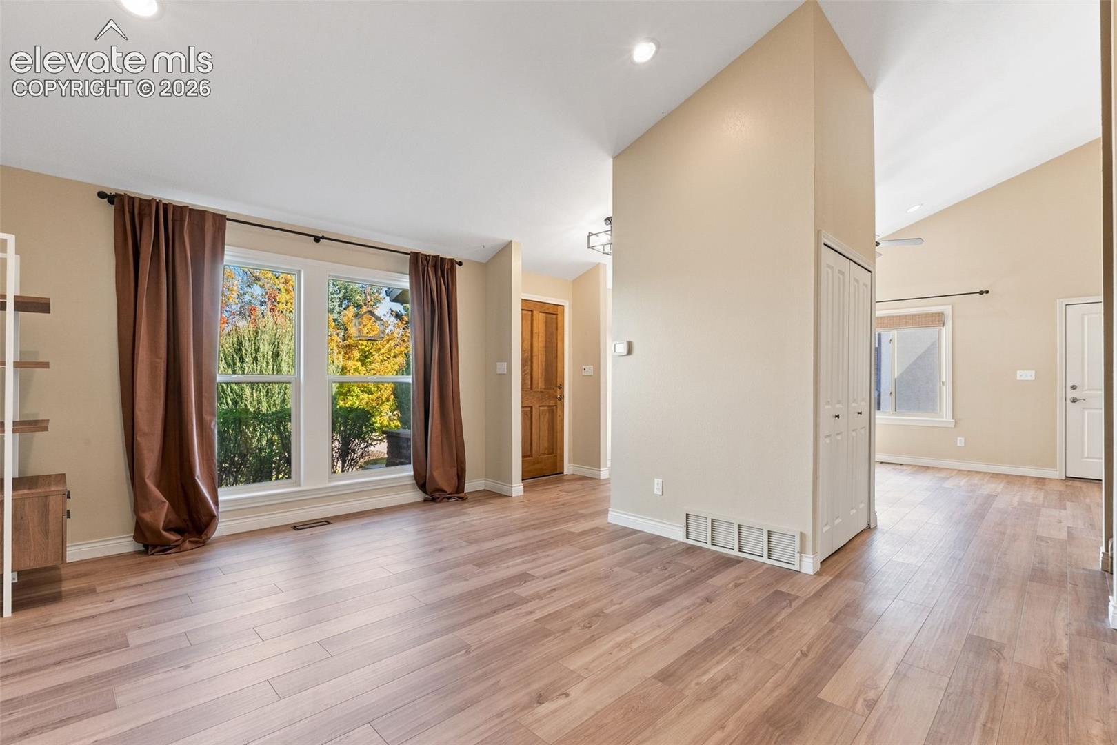 Listing photo 6 for 3071 Banjo Drive