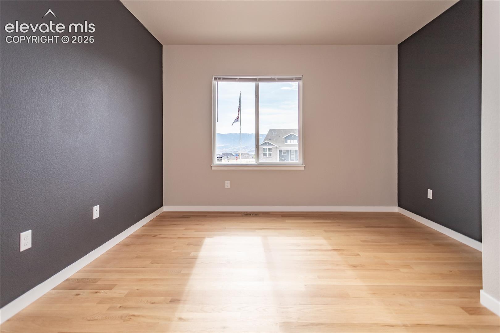 Listing photo 12 for 330 E Lost Pines Drive