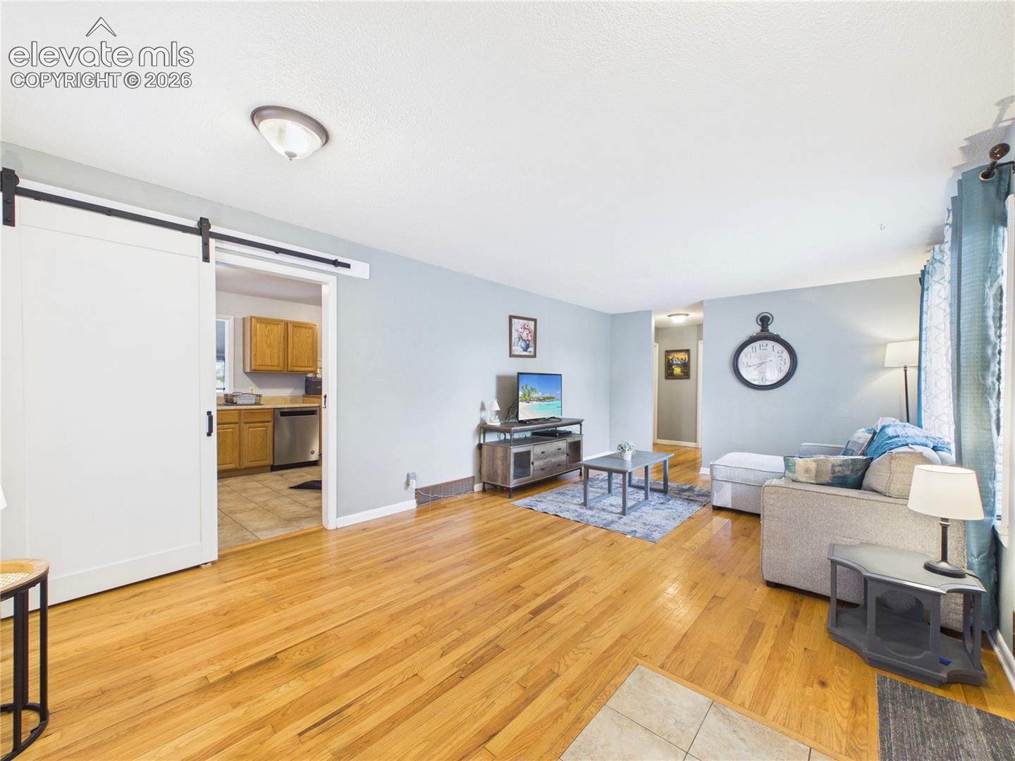 Listing photo 6 for 1615 Englewood Drive
