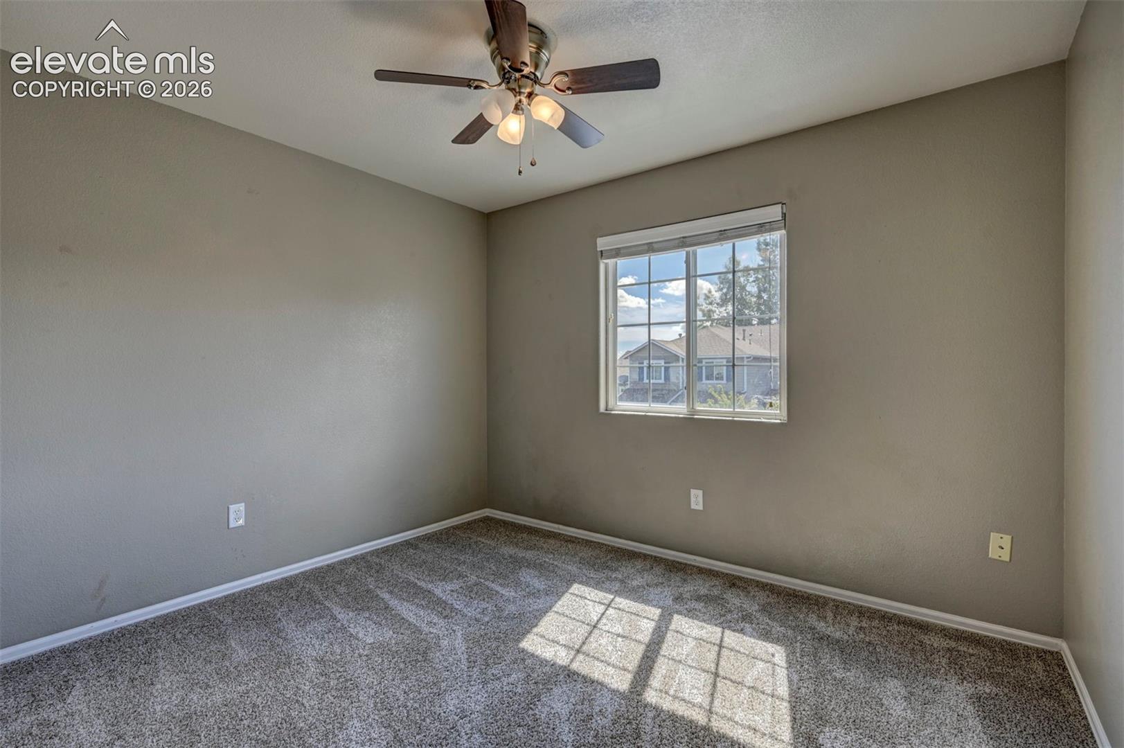 Listing photo 18 for 863 Red Thistle View