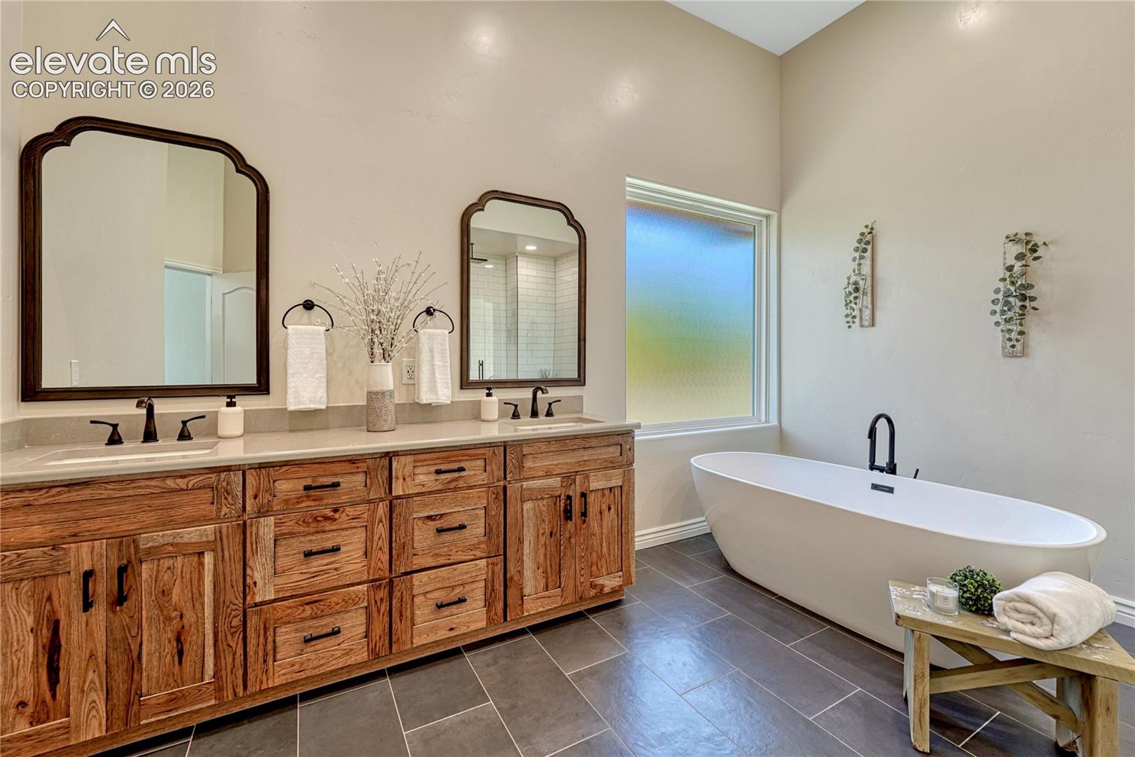 Listing photo 16 for 17180 Colonial Park Drive